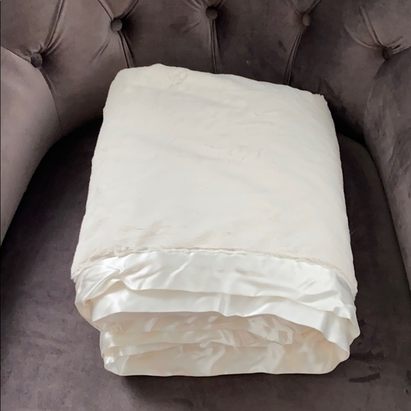 GIRAFFE AT HOME NWT Luxe Throw Luxe - Picture 5 of 9